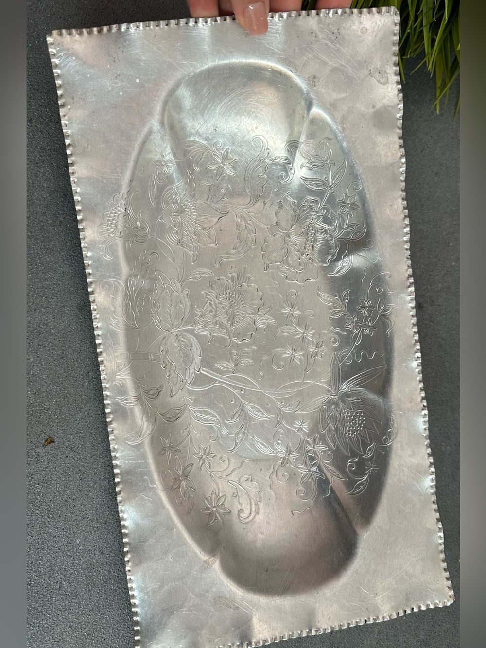 ALUMINUM PLATTER TRAY ADMIRATION PRODUCTS CO NEW YORK HAMMERED FLOWERS RUFFLED